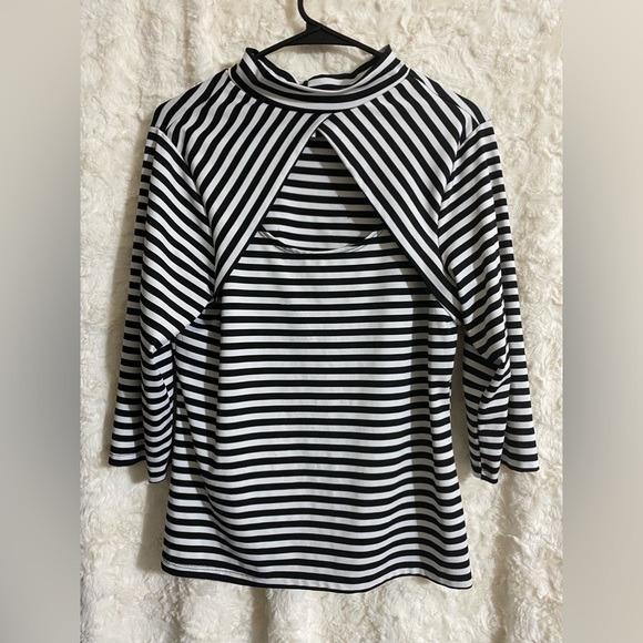 Black & white striped peek a boo top Size XL - Picture 1 of 2